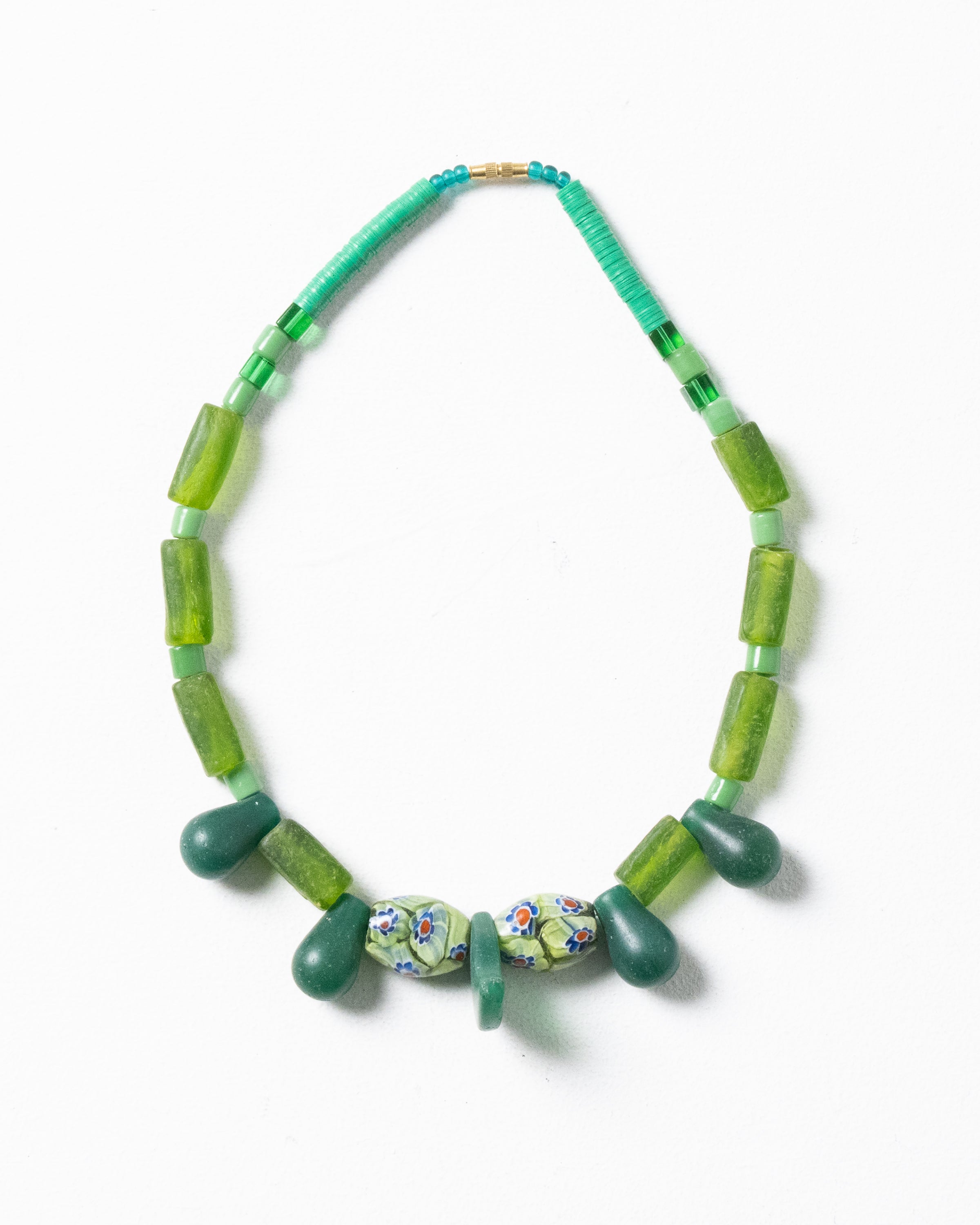 Design Necklace Combining African Beads from Various Countries